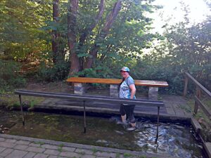 im Kneipp-Becken